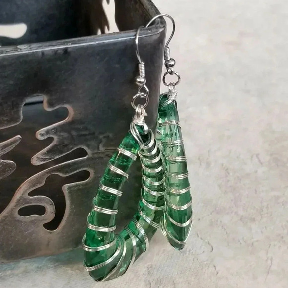 Handcrafted Retro 80s Statement Green Lucite Open Teardrop Wire Wrapped Earrings - Picture 4 of 5